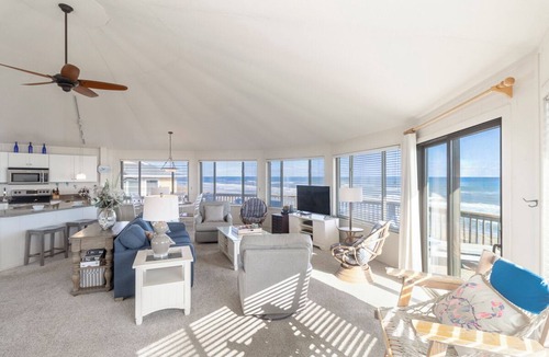 Duck House | Panoramic ocean views abound at this oceanfront Duck home by Sun Realty
