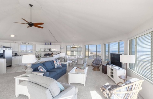 Duck House | Panoramic ocean views abound at this oceanfront Duck home by Sun Realty