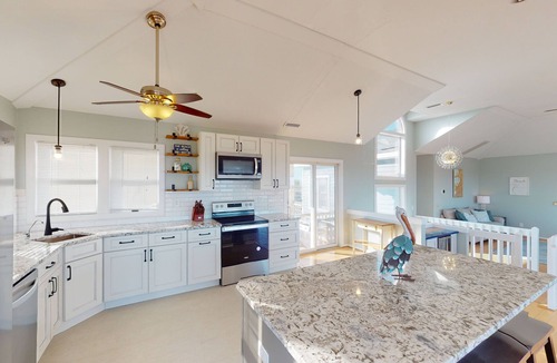 Carova Beach House | Paradise at Blue Fin | 6BR Oceanfrnt 4x4 OBX | New Pool & Hot Tub | Sleeps 12