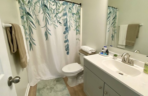 Murraysville House | Park Front Cottage - 15 Minutes To The Beach!
