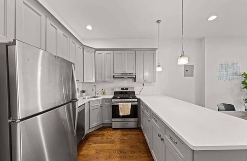 Historic Downtown Apartment | Park Hamilton House 3B2B Modern Apt Mins to NYC