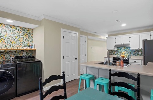 Richmond Apartment | Park Place #4 - Comfort and Convenience, Just Like Home