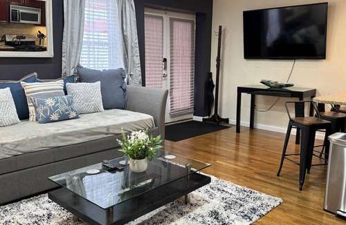 Union City Apartment | Park View - Apt 1 - 3 Bedroom - 15 Mins to NY