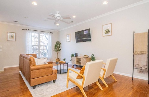 Parole House | Parking! Modern Cozy Home by DTA, Navy Stadium, and AAMC