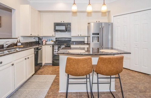 Parole House | Parking! Modern Cozy Home by DTA, Navy Stadium, and AAMC
