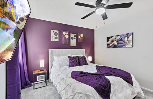 Towson House | Parking Netflix Heart of Towson Self Check-In