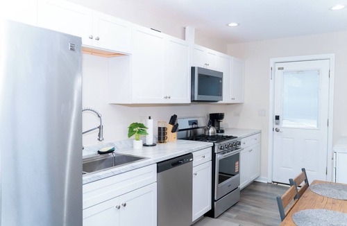 Carpentersville House | Parkside Green Haven Calm 4BR Home w Game Room, Office & Basketball Court