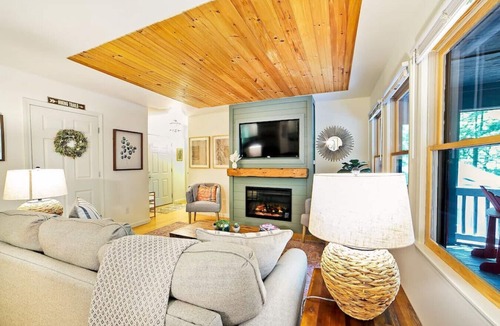 Saluda Cabin | Peaceful 2 bedroom cabin with indoor fireplace!