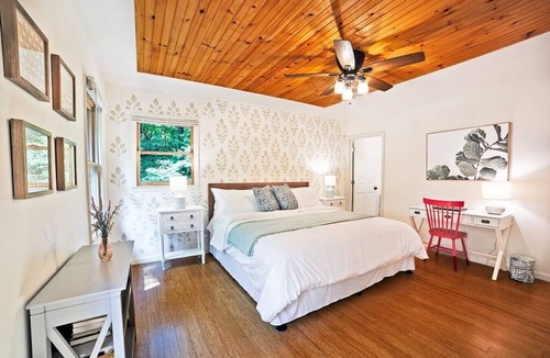 Saluda Cabin | Peaceful 2 bedroom cabin with indoor fireplace!