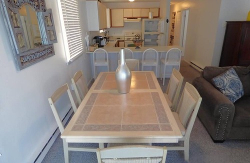 Gardens House | Peaceful 2nd-Floor Getaway, Quiet Central Location, Walk to Beach & Bay