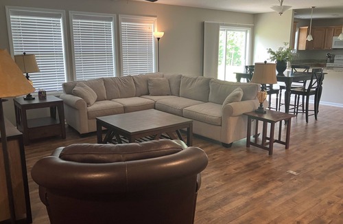 Hamilton House | Peaceful 3 bedroom handicapped accessible house with AC in charming Hamilton.