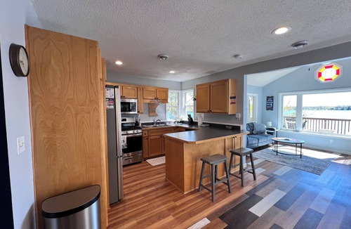 Clear Lake Cabin | Peaceful 3-bedroom lake house on quiet cul-de-sac