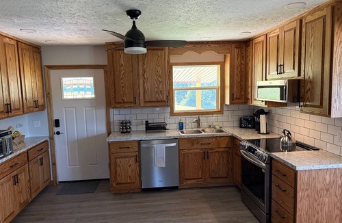 Friendsville House | Peaceful 3-bedroom farmhouse in charming Friendsville with AC and outdoor space