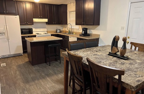 Fayetteville House | Peaceful 4BR Bungalow Near Shopping Center FT Bragg & I-95