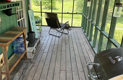 Stonewall Cabin | Peaceful Cabin near Bay River Pet-friendly!