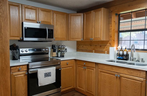 Somerville Cabin | Peaceful Cabin on Private Acres, King Beds, Near Lake Somerville, Pet-Friendly
