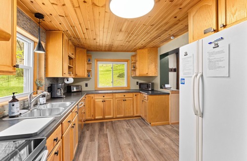 Orange Prairie Cottage | Peaceful Cottage in the Woods w/City Convenience