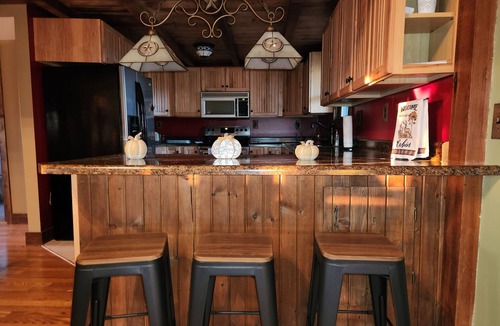 Michael Cabin | Peaceful cozy cabin, with fireplace, on 30 acre farm. Near wineries and shopping