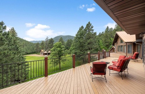 Spearfish House | Peaceful Forest Park Lodge