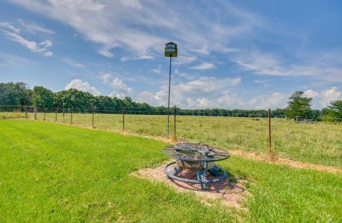 Fulton House | Peaceful Fulton Farm Retreat w/Outdoor Space!