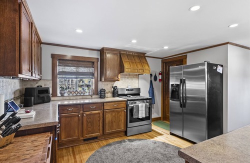 Red Wing House | Peaceful Home Downtown + Coffee Bar + Pet Friendly + Interactive Mural