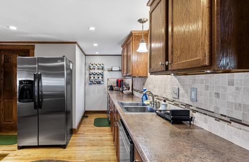 Red Wing House | Peaceful Home Downtown + Coffee Bar + Pet Friendly + Interactive Mural