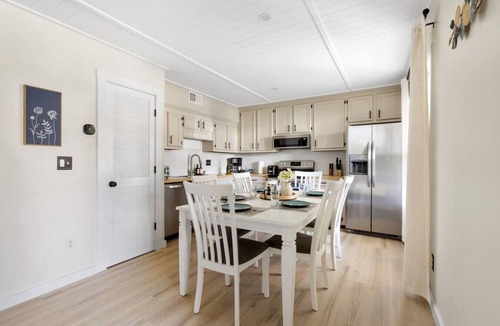 Mount Pleasant Villa | Peaceful Home | Dwtn Nights | Perfect Stay for 8