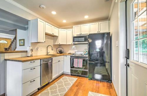 Bendena House | Peaceful Kansas Cottage w/Wraparound Deck!