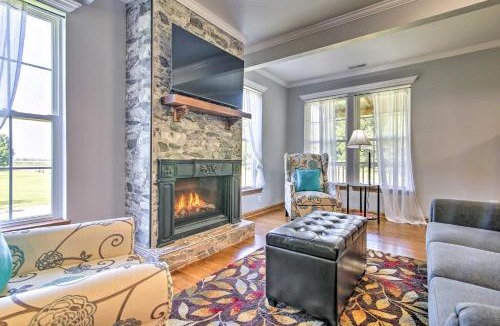 Bendena House | Peaceful Kansas Cottage w/Wraparound Deck!