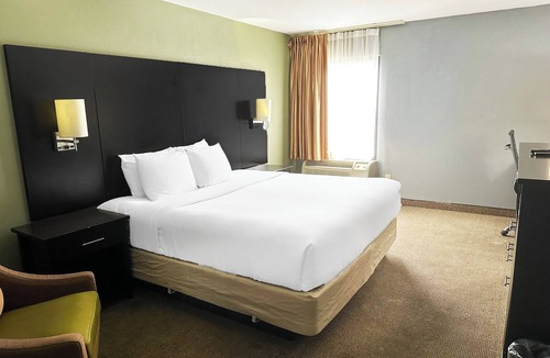 Mount Berry Hotel | Peaceful King Retreat | Relaxing Rome Stay Close to Downtown & Dining