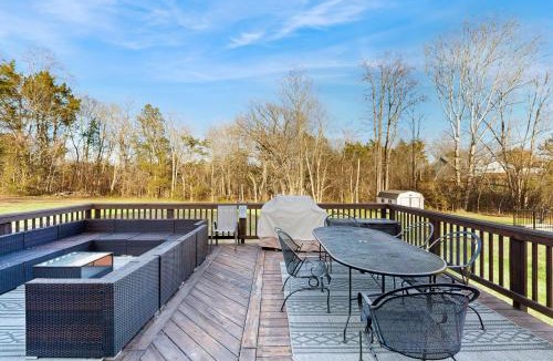 Livingston House | Peaceful lakeside retreat with hot tub, private pool, dock & paddle boards