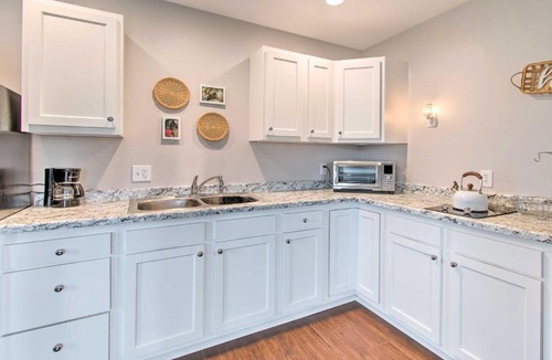 Saint Patrick House | Peaceful Missouri Cabin Rental on 55 Acres!