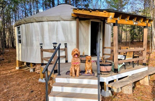 Elgin Cabin | Peaceful Off-Grid Yurt Farm Stay with Modern Comforts - Optional Farm Breakfast