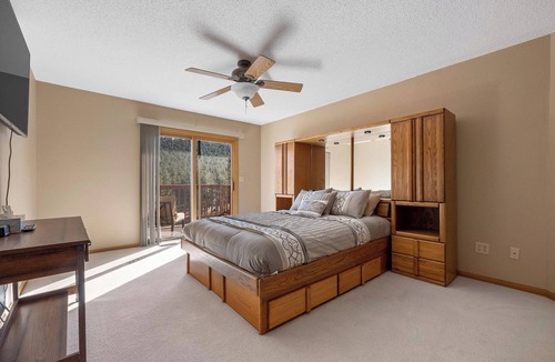Rapid City House | Peaceful Pines 5 BR Home with Jacuzzi - Sleeps 9