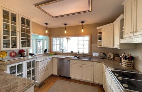 Kirksville House | Peaceful, Spacious, Artsy Home in woods , 5 min to Kirksville & 1000 Hills Lake