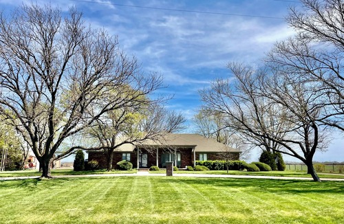 Hutchinson House | Peaceful Spacious Country house only 8 mins from the Kansas State Fairgrounds