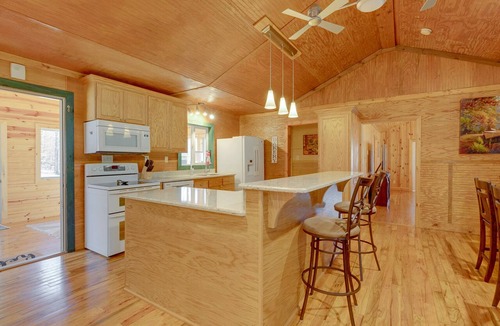 Ware Shoals House | Peaceful staycation River Lodge and 2 cabins