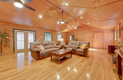 Ware Shoals House | Peaceful staycation River Lodge and 2 cabins