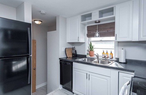 Kutzky Park House | Peaceful Views- 2BR Main Level Living w/Recliner and Adjustable Bed