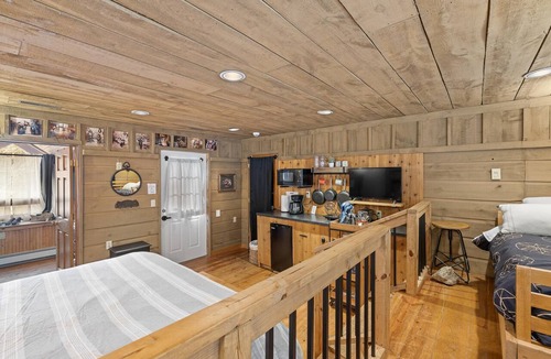 Hermosa Hotel | Peaceful Views & Comfort, Within 10 Mi of Mt. Rushmore & Custer State Park.