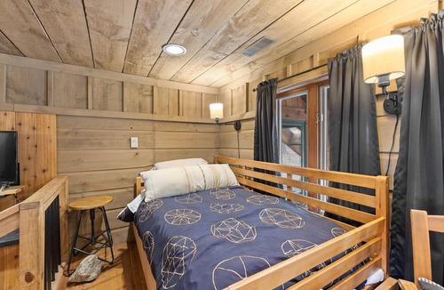 Hermosa Hotel | Peaceful Views & Comfort, Within 10 Mi of Mt. Rushmore & Custer State Park.