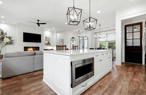 Tate House | Peaceful Woodland Retreat with Private Hot Tub near The Greystone Estate, Ball Ground, Georgia