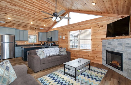 Sevierville Cabin | Peaky Woods Cabin - Hot Tub, Game Room, MTN Views