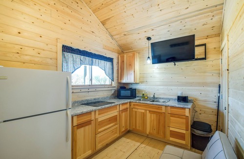 Blanchardville Cabin | Pecatonica River Cabin ~ 9 Mi to Yellowstone Lake