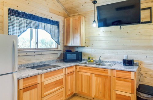 Blanchardville Cabin | Pecatonica River Cabin ~ 9 Mi to Yellowstone Lake