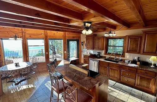 Pelham Cabin | Pelham Pointe Mountaintop Cabin - Incredible Panoramic Bluff View!