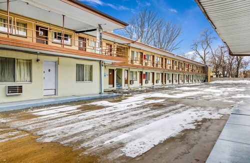 Peoria Apartment | Peoria IL | King Bed