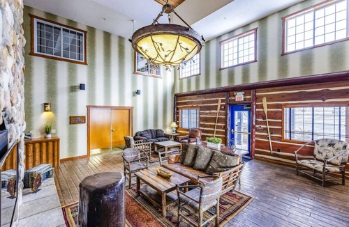 Peoria Hotel | Peoria Rustic Stay! Deluxe 2 Double, Stoney Creek, Easy I-74 Access | 3 Units