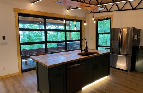 Newport House | Pepper Jack Shack: Your Cozy Mountain Retreat