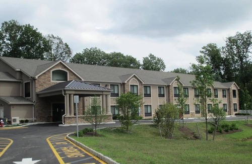 Monmouth Junction Hotel | Perfect Stay at Red Carpet Inn Monmouth! Free Breakfast!